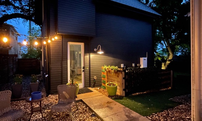 Galindo House | Inviting Guest House with Private Patio, Steps to Downtown