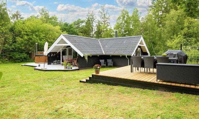 Øksenmølle House | Pet-Friendly Holiday Home Ebeltoft CCXX with 9/10 Rating