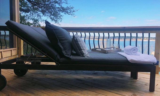 Lakeway House | Bright Cove Bungalow: Waterfront Retreat on Lake Travis