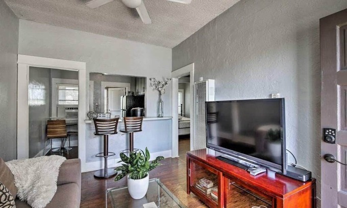 Bankers Hill Apartment | Cozy 2 Bedroom Apartment with Views in San Diego