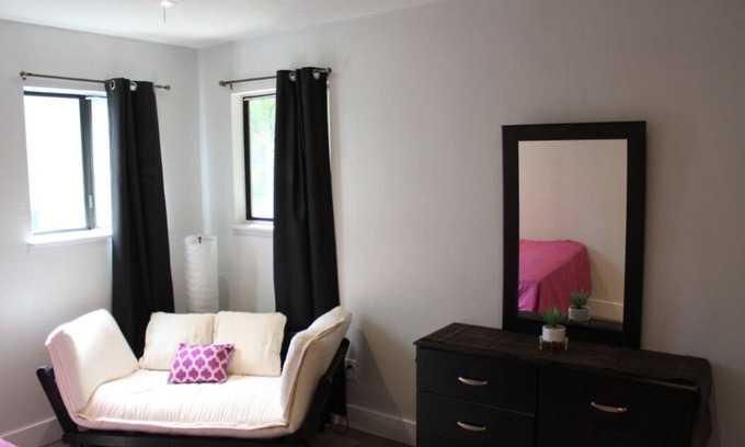 Tallahassee House | Modern and Cozy Retreat Just 8 Minutes to FSU