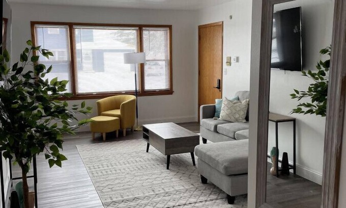 Appleton Apartment | Inviting and Cozy Apartment with Self Check-In & Kitchen