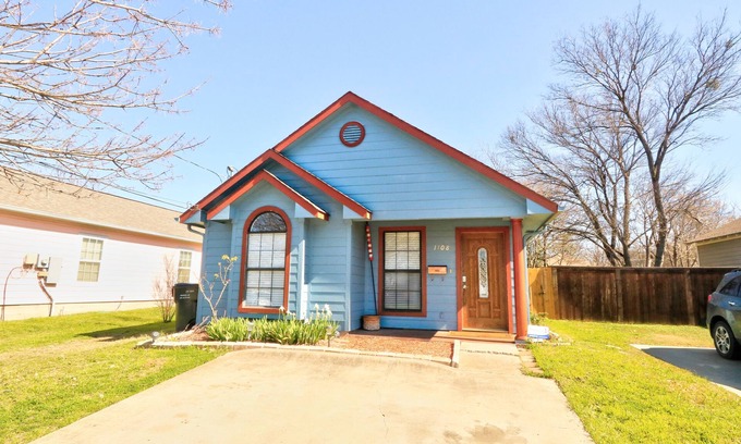 Plano House | Cozy Home in Downtown Plano - Pet Friendly & Sanitized!