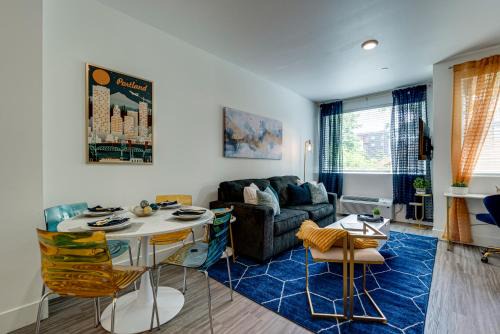 King House | Convenient NE Portland Condo Steps from Williams Ave