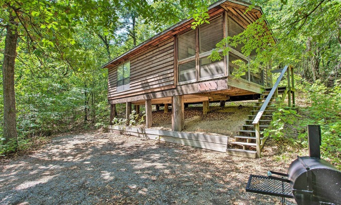 Davis Apartment | Bright Davis Escape: Family-Friendly Retreat with Spa & Kitchen