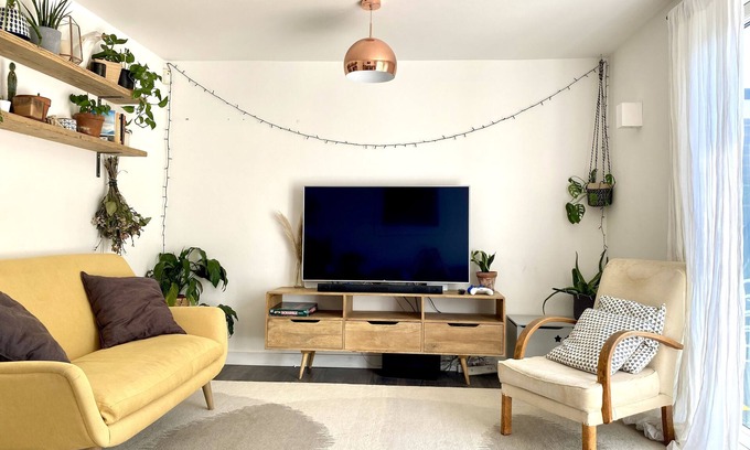 Sydenham House | Family-Friendly 2-Bed House with Garden and Home Office