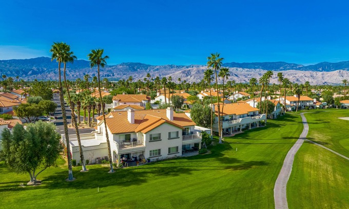 Palm Desert Condo | Inviting Golf Course Condo with Pool & Family Amenities