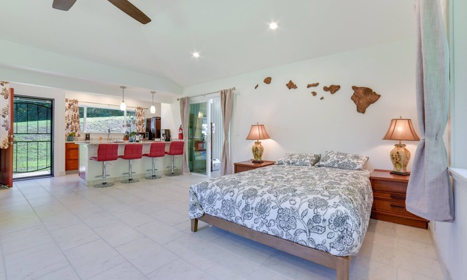 Pauwela Apartment | Idyllic Haiku Studio with Patio & Rainforest Views