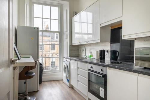 West End Apartment | Inviting 2BD Flat in Central Edinburgh - Family-Friendly Stay
