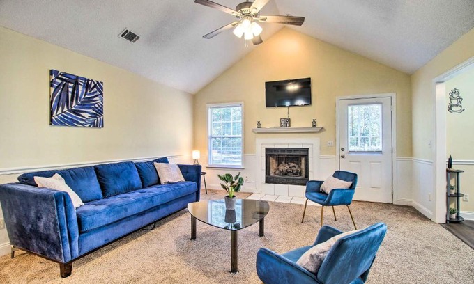 Hinesville House | Inviting Hinesville Home with Yard & Pet-Friendly Perks