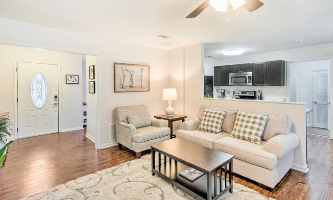 Hinesville House | Bright Hinesville Home: Family-Friendly Retreat Near Savannah