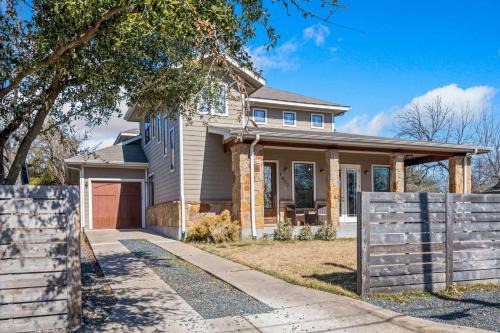 Central East Austin House | Bright Modern 3 Bedroom House in Trendy East Austin