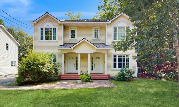Bar Harbor Cottage | Cozy Home by Glen Mary Park with Ocean View & Deck