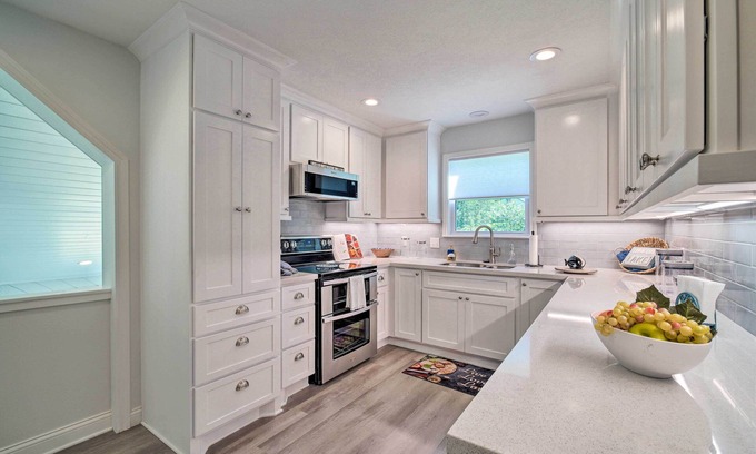 Willis Cottage | Inviting Home with Dock Access on Lake Conroe