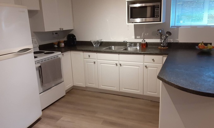 Gordon Head House | Bright One Bedroom Suite with Ocean View in Gordon Head