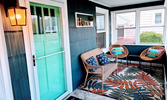Johnson City House | Bright & Lively New Unit Near Hospitals and Malls
