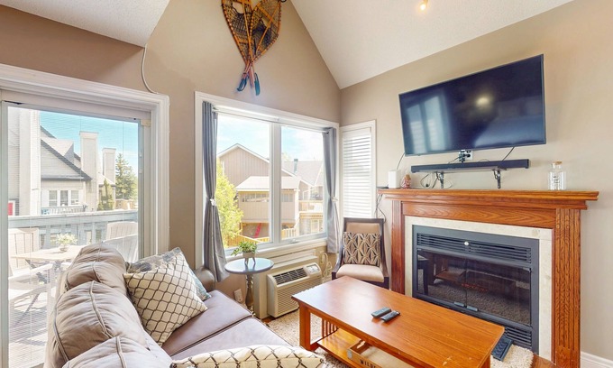 Craigleith House | Bright Condo with Decks, Pool & Tennis - Steps to Lift