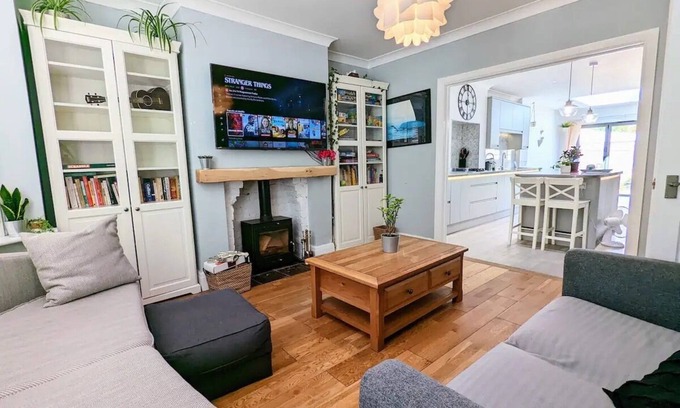 Portsmouth House | Modern 4-Bed Home with Garden and Ocean View Awaits