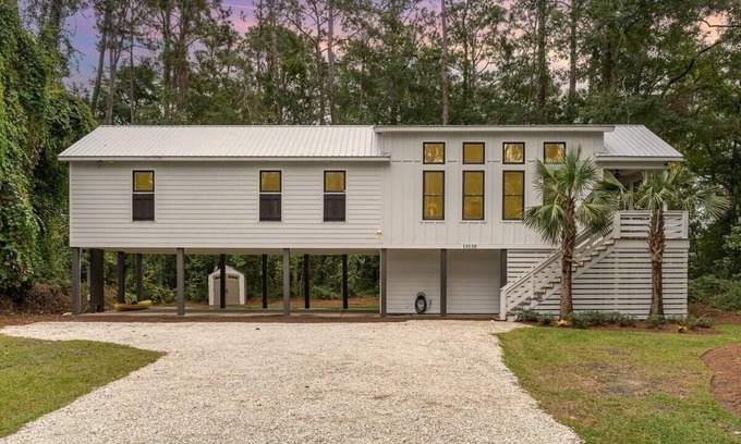 Litchfield by the Sea House | Modern 4-Bedroom House with Ocean Views Near the Beach