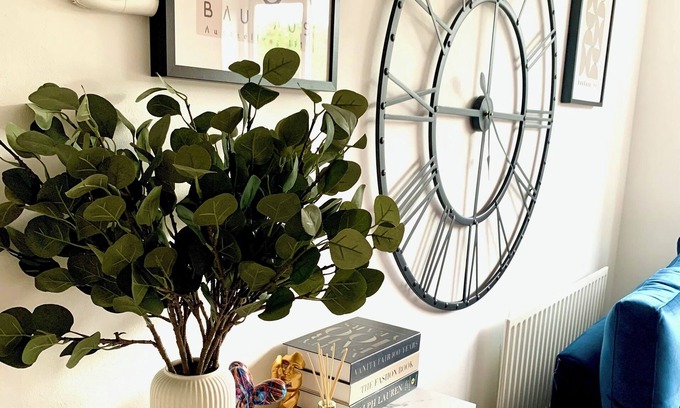 Twickenham Riverside Apartment | Modern Flat with Spa and Hot Tub in Central Twickenham
