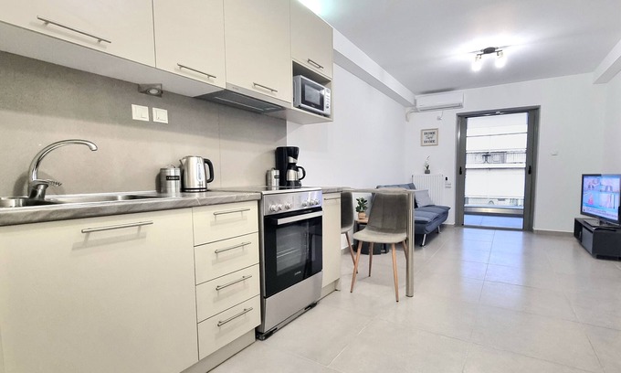Moschato-Tavros Apartment | Bright & Modern home in Athens