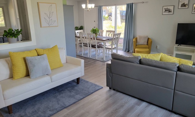 Park Forest Village House | Exceptional Park Forest Home: Steps to Penn State, Breakfast & Spa