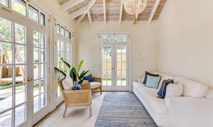 Southside Cottage | Modern West Palm Beach Cottage with Loft & Spa Amenities