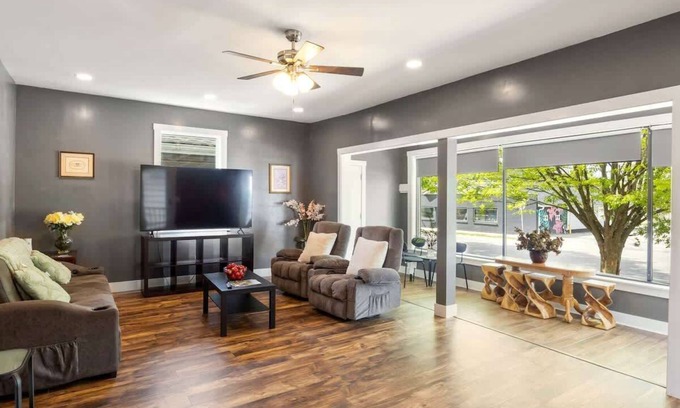 New Albany House | Bright New Albany Home 12 Mi to Churchill Downs!