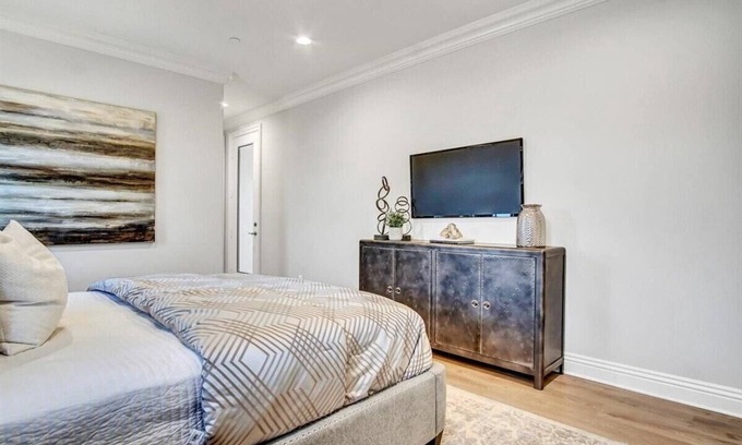 Rosemead House | Inviting 4-Bedroom Home with Spa & Hot Tub in Rosemead