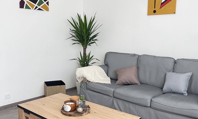Montauban Apartment | Bright Open-Plan Apartment - Guest Rated 10/10 & Family Friendly