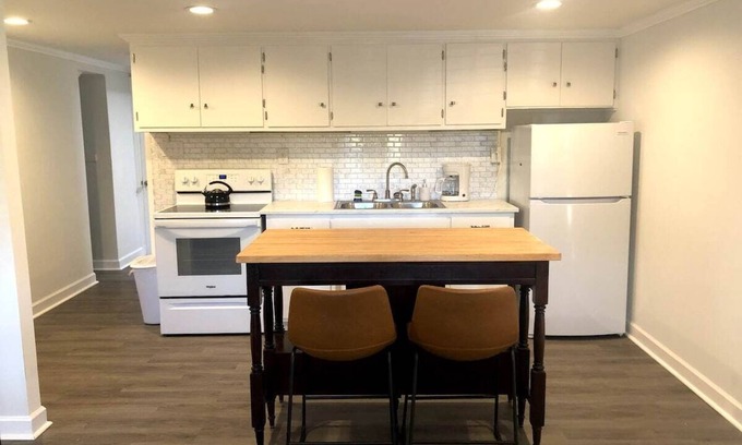 Hickory Apartment | Bright Studio Apartment with King Bed, Steps from Dining