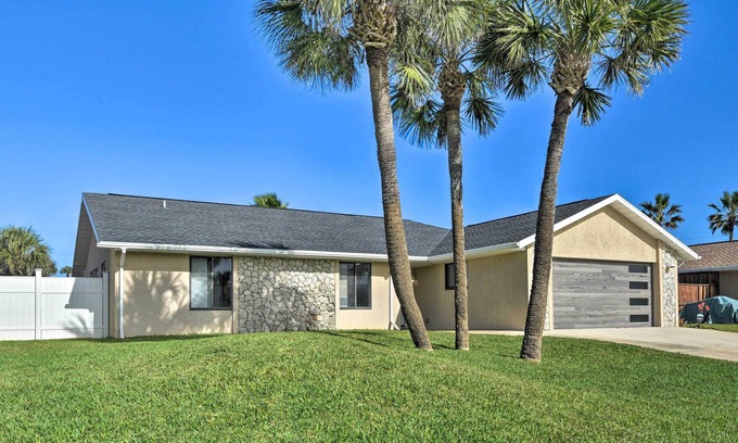Ormond Beach House | Bright Ormond Beach Home with Spa & Breakfast Included