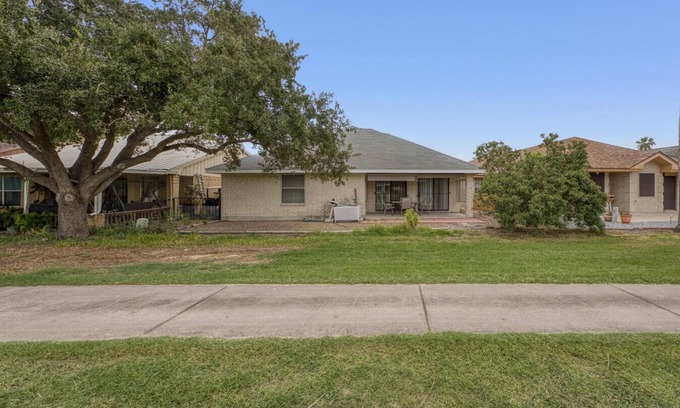 Pharr House | Bright Pharr Getaway | Spacious Family Home w/Garage & Wi-Fi