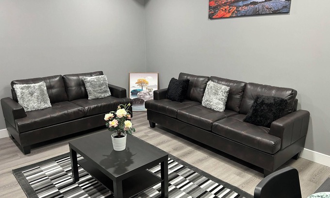 Northeast Edmonton House | Discover Bright Place: A Unique Family-Friendly Retreat