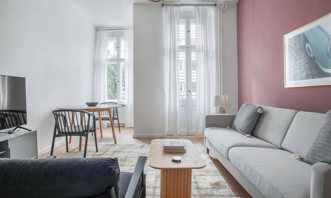 Prenzlauer Berg Apartment | Bright 2BR Apartment in Prenzlauer Berg near Mauerpark