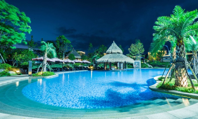 Chun'an Hotel | Relax at Qiandao Lake Resort with Pool and Family Amenities