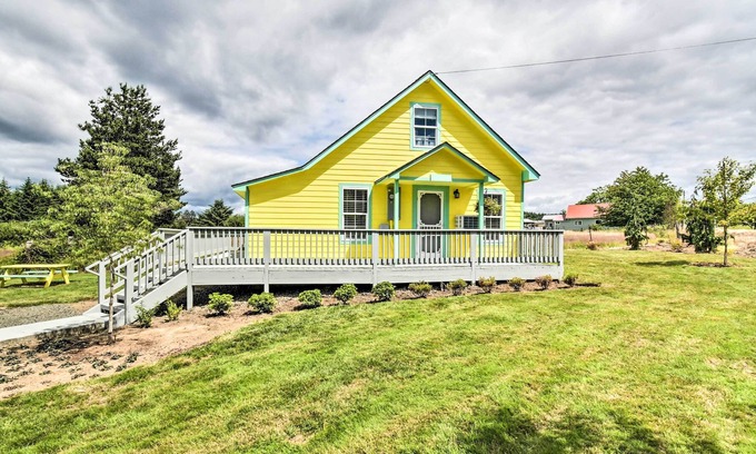 Raymond House | Bright Raymond Home, 1/2 Mi to Willapa River!