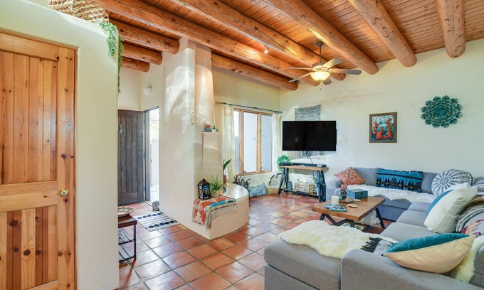 Southside Condo | Bright Santa Fe Condo - Steps from Meow Wolf Excitement!