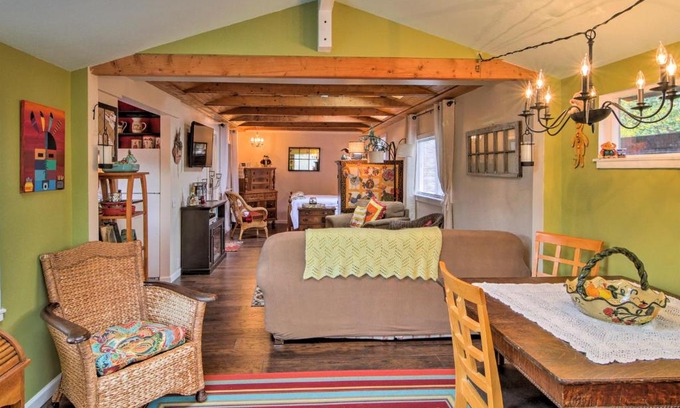Snohomish Apartment | Sunny Snohomish Studio Near Centennial Trail Awaits You!