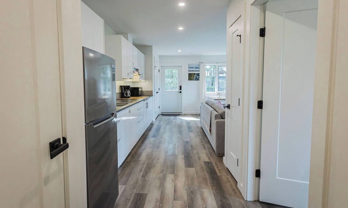 Ucluelet House | Bright Beachfront Suite with Ocean View & Spa Amenities