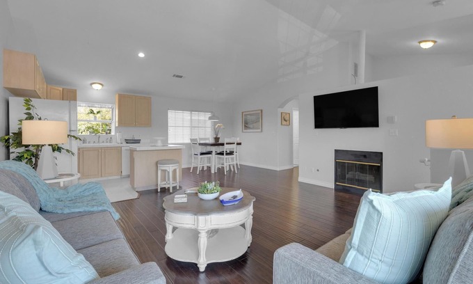 Hillcrest Condo | Bright 2BD/2BA Oasis in the Heart of Hillcrest Awaits!