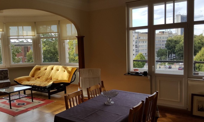 Dailly Apartment | Bright Apartment Near European Institutions with Spa & Kitchen
