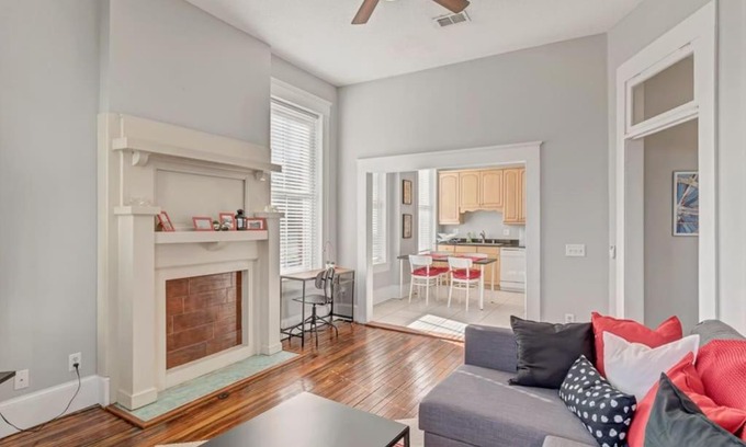 Springfield Apartment | Bright & Pet-Friendly Apartment with High Guest Ratings