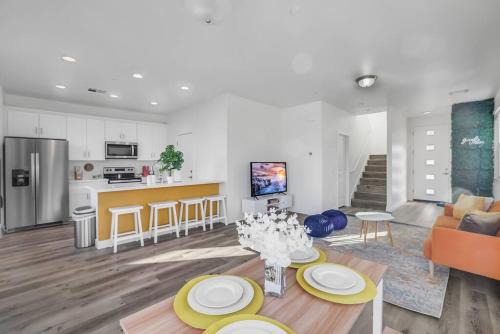South Mountain Apartment | Bright Home with Pool for Family Fun, Sleeps 10 Guests