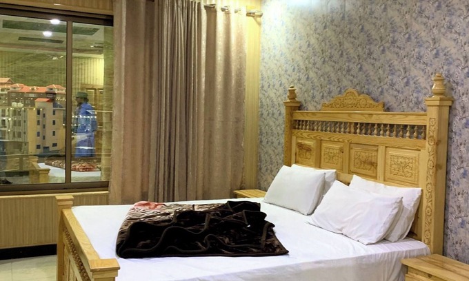 Azad Kashmir Hotel | Cozy Bright Star Hotel & Restaurant with Family-Friendly Amenities