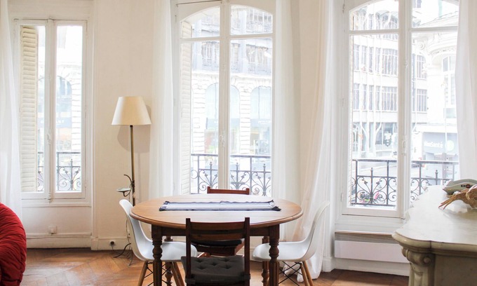 2nd Arrondissement Apartment | Bright stay in the heart of Paris for 4 people