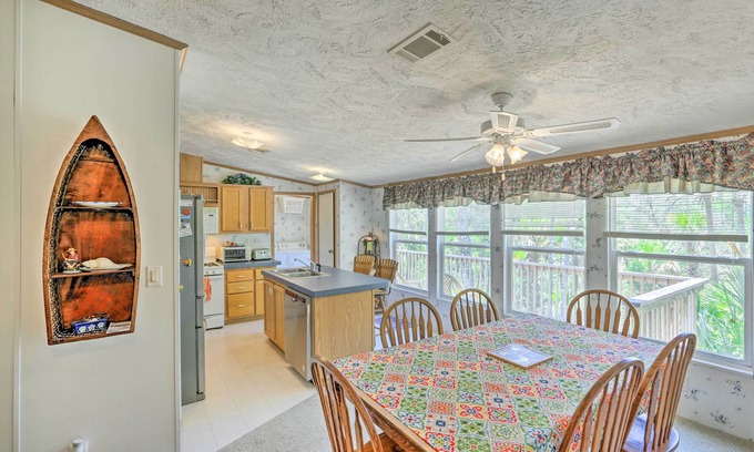 Steinhatchee Cottage | Cozy Steinhatchee Home: Steps to the Oceanfront Oasis