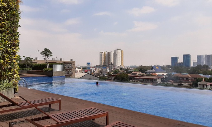 Panunggangan Utara Apartment | Inviting Studio Apartment at Springwood Residence with Pool