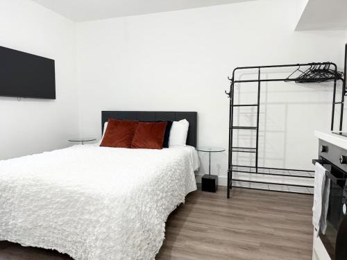 Hoxton West Apartment | Bright Studio in Old Street 2