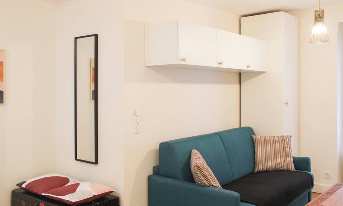 19th Arrondissement Apartment | bright studio with balcony, quiet location